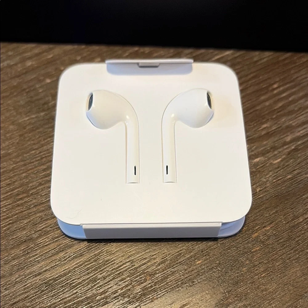 Apple EarPods Lightning Cable Earbuds (Brand New)